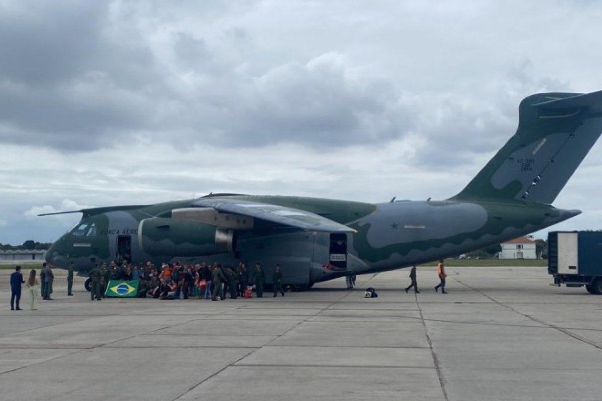 Último voo de repatriação de brasileiros sai de Tel Aviv neste domingo (22)