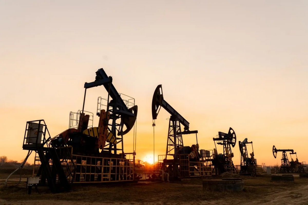 Demanda por combustíveis fósseis alcançará pico até 2030, prevê Agência Internacional de Energia