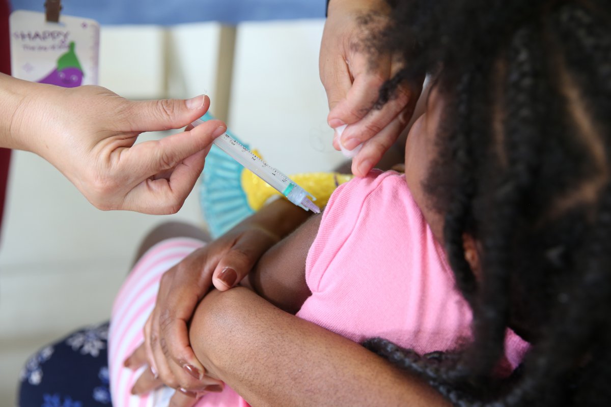 Mais de 13% dos pais brasileiros afirmam que não vacinaram seus filhos, diz estudo inédito