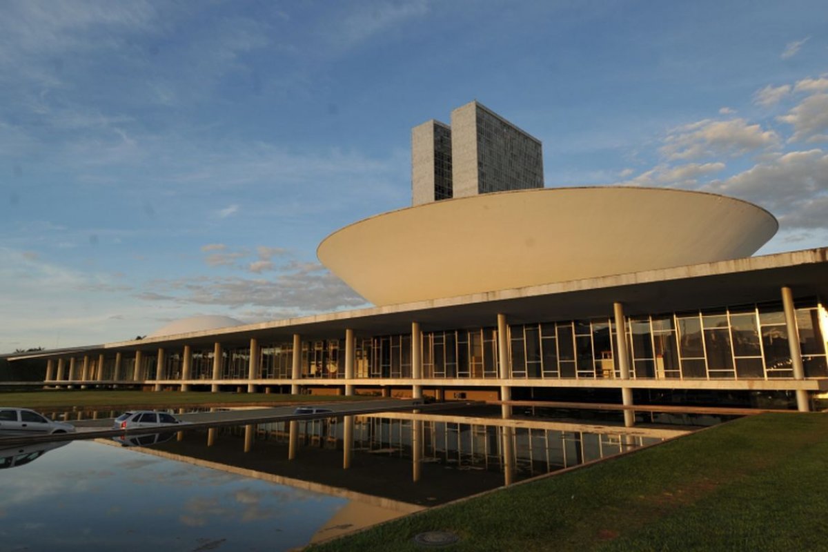 União pode deixar de arrecadar até R$ 1,4 trilhão se projetos forem aprovados no Congresso