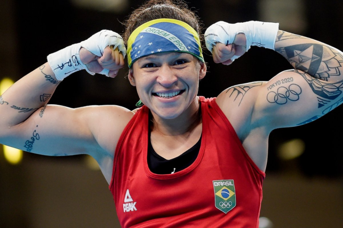 Beatriz Ferreira vence no boxe, garante medalha no Pan e vaga em Paris-2024