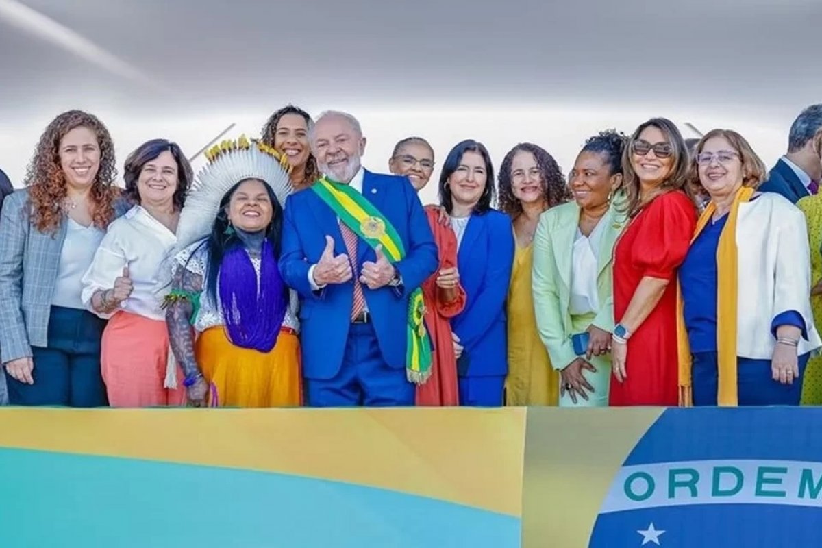 Lula reduz ainda mais número de mulheres no governo após troca na Caixa