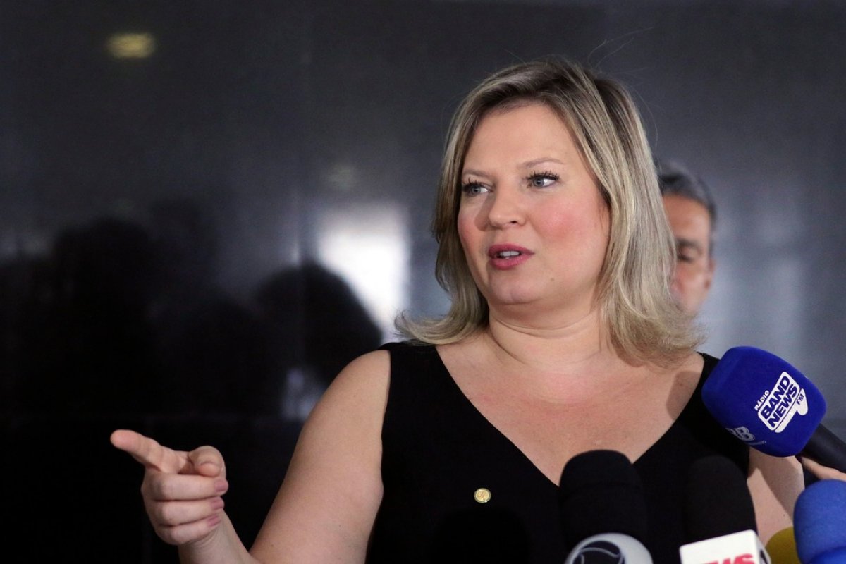 Com 5 centavos de saldo, Joice Hasselmann teve contas bloqueadas
