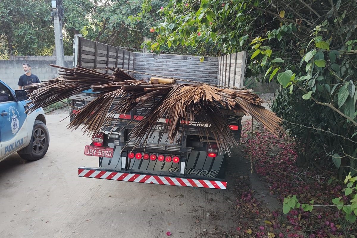 Dupla é presa após roubo de vigas de aço avaliadas em R$ 20 mil