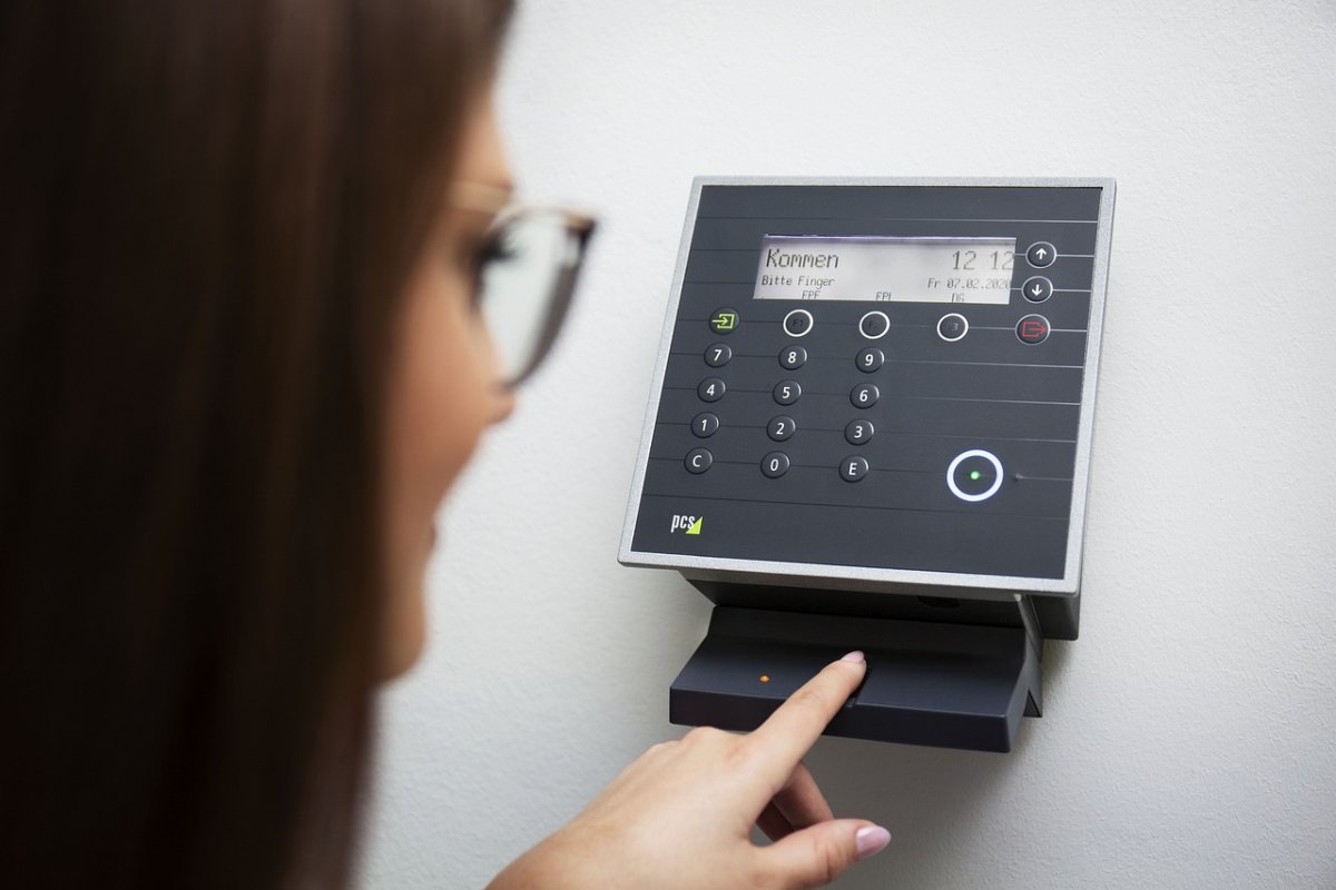 Empresa é condenado por obrigar funcionário a usar biometria para ir ao banheiro
