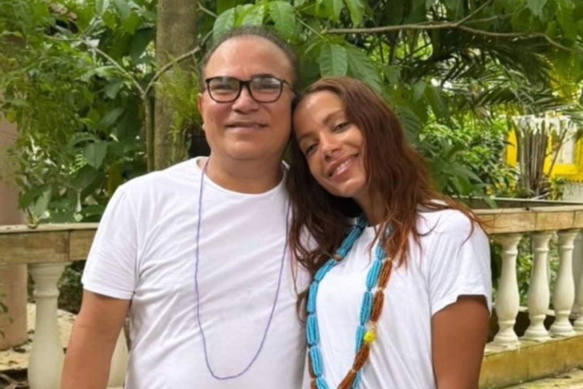 Anitta surge em terreiro de Candomblé no Rio de Janeiro! 