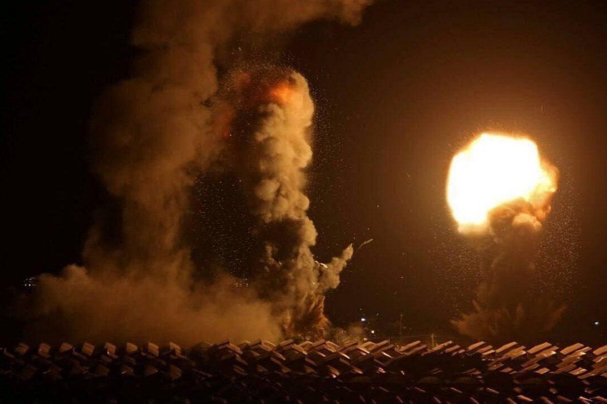 Gaza volta a ter internet e telefone de forma parcial; Israel estende ação por terra 