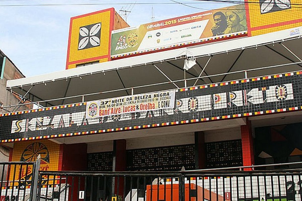 Ilê Aiyê recebe Olodum em celebração dos 49 anos o bloco afro em Salvador 