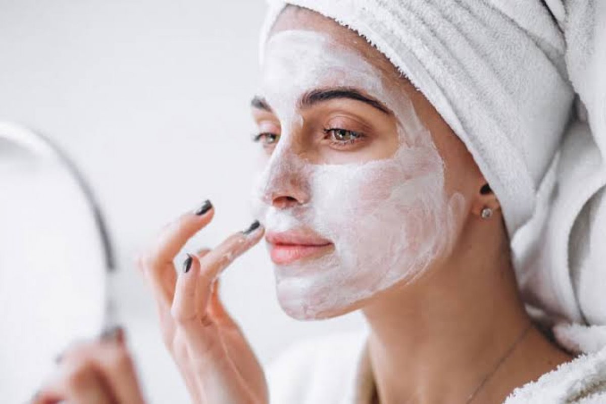 Brasileiras gastam cerca de R$ 237 ao ano com produtos de skincare!