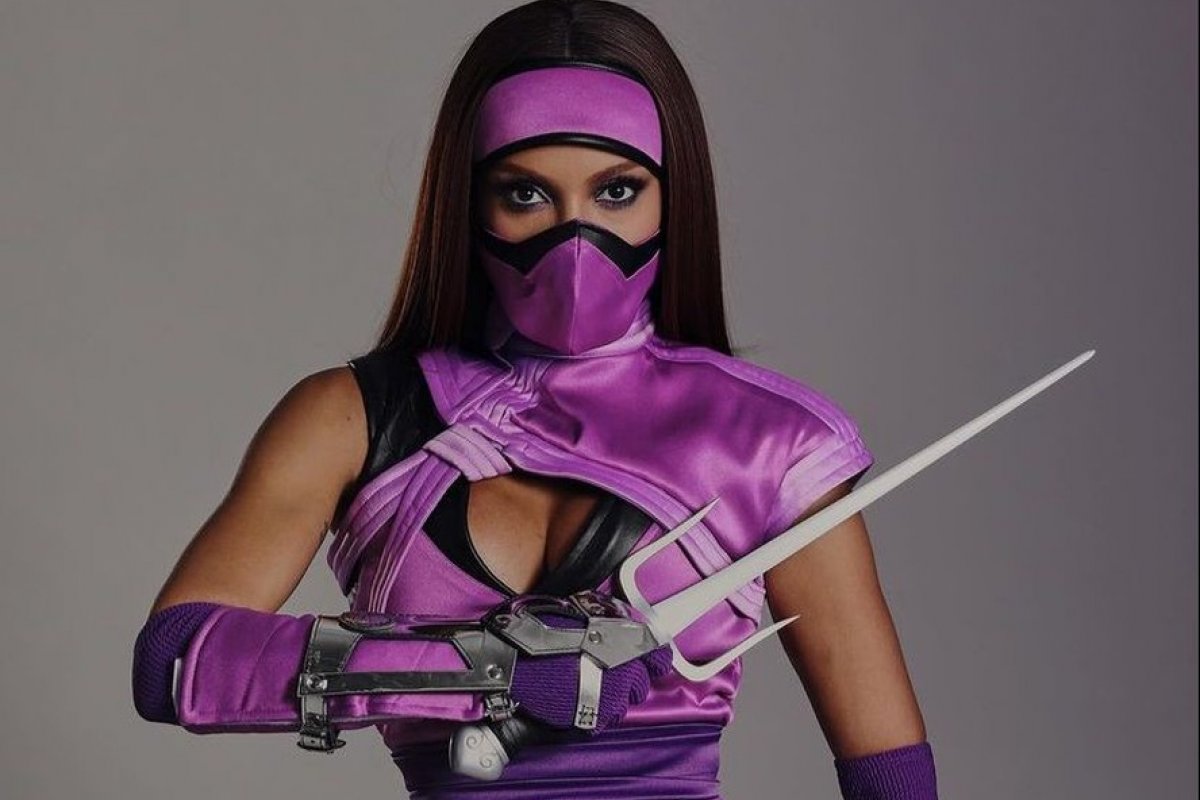 Anitta faz festa de Halloween com famosos e proíbe celulares!