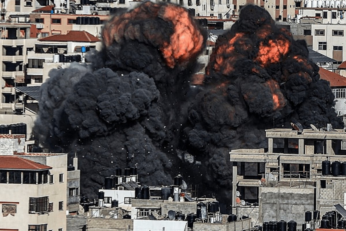 Primeiro grupo de estrangeiros deixa Gaza e cruza fronteira para o Egito nesta quarta-feira (1)