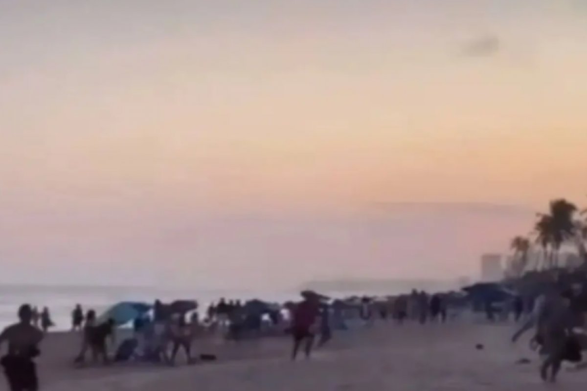 Vídeo: banhistas na praia de Jaguaribe em Salvador são alvos de arrastão