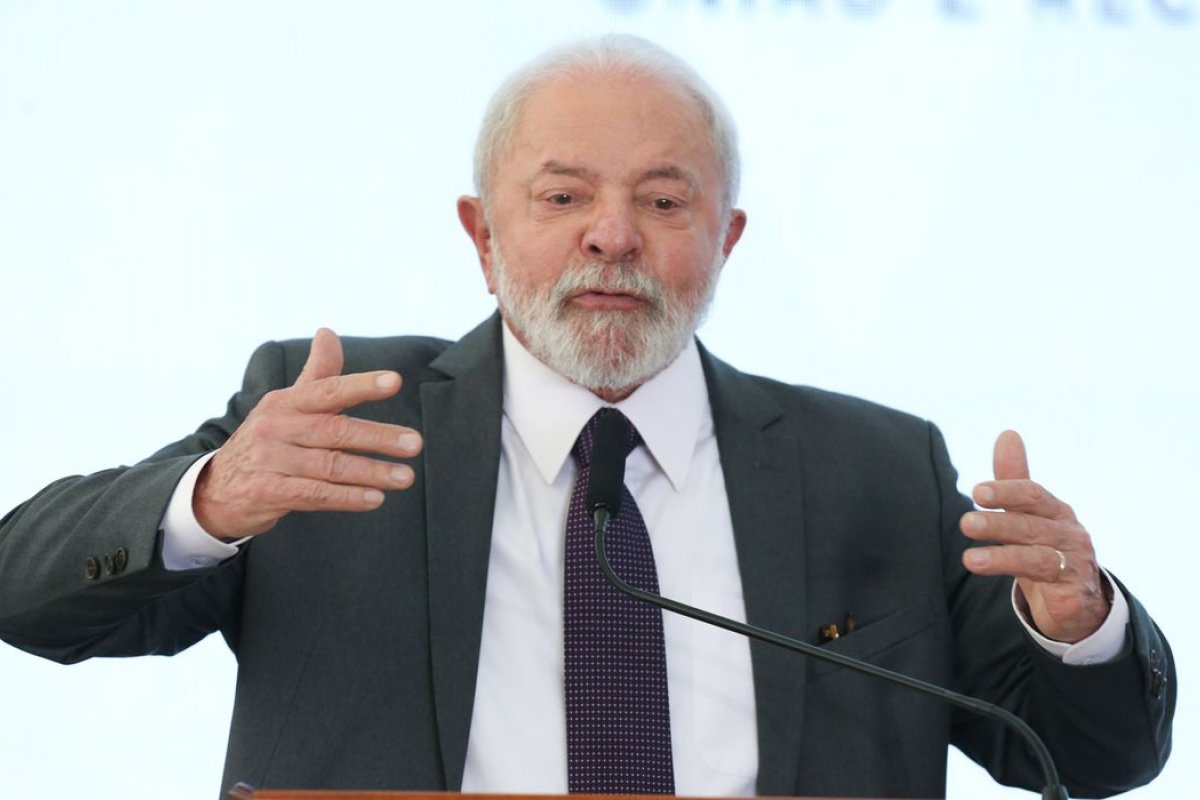 Lula pede a ministros que sejam os 'melhores gastadores do dinheiro em obras'
