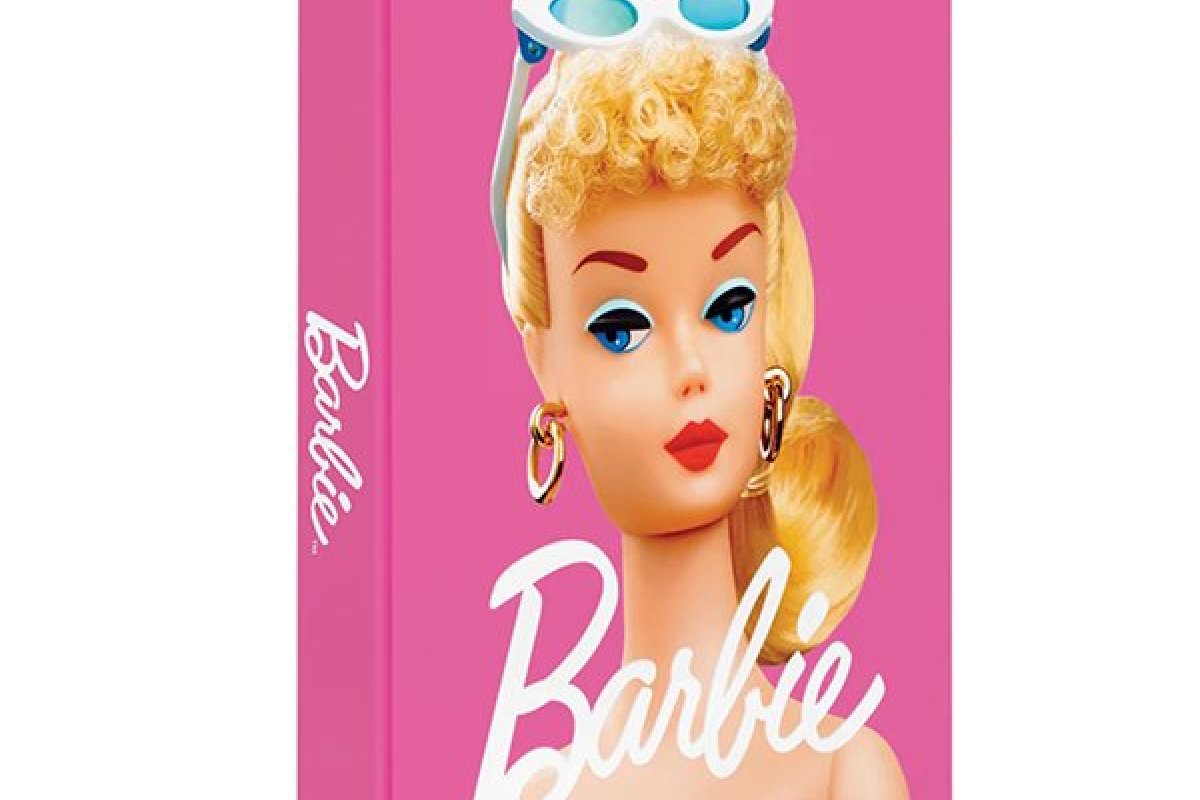 Barbie ganha livro para celebrar seus 65 anos de história!