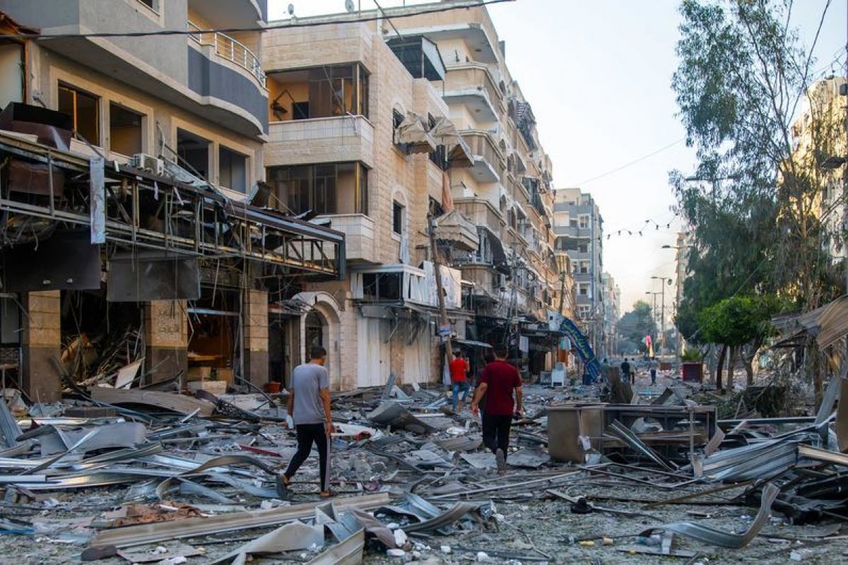 Israel cerca Cidade de Gaza e abre corredor de fuga para o sul