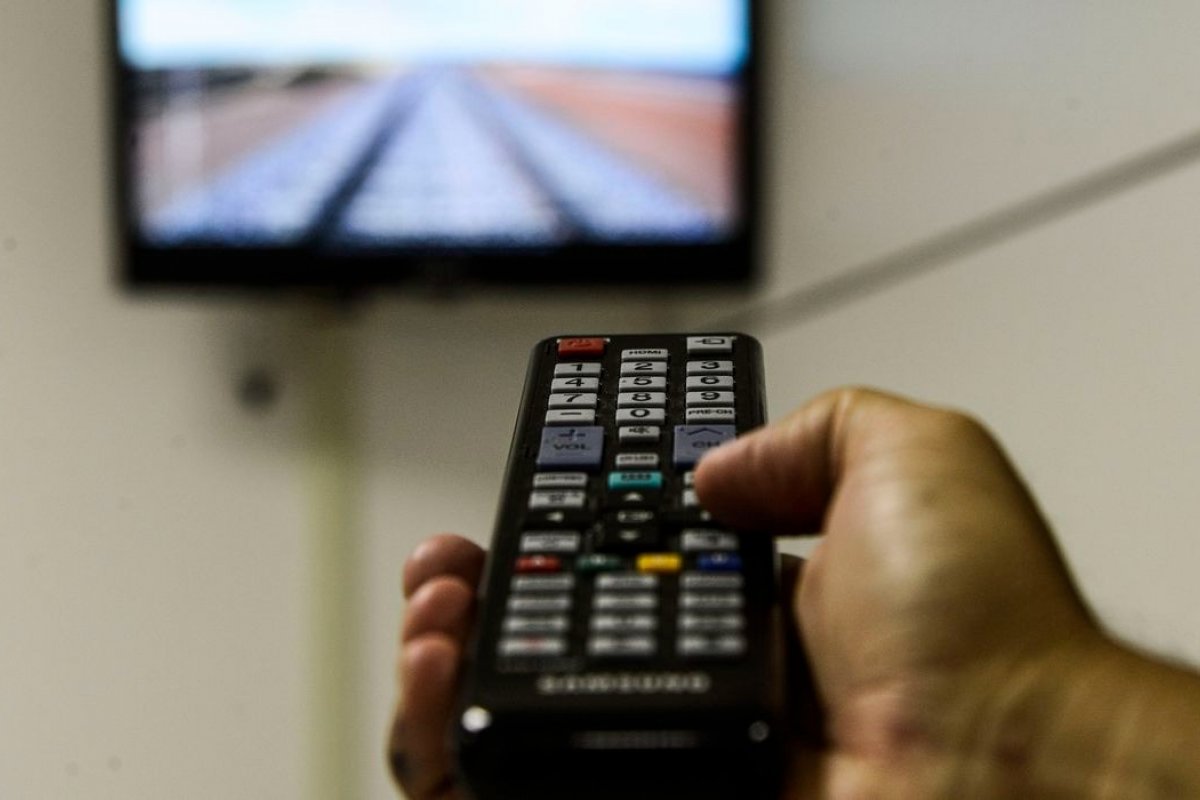 Brasileiro assina 8 serviços de streaming em média, aponta pesquisa