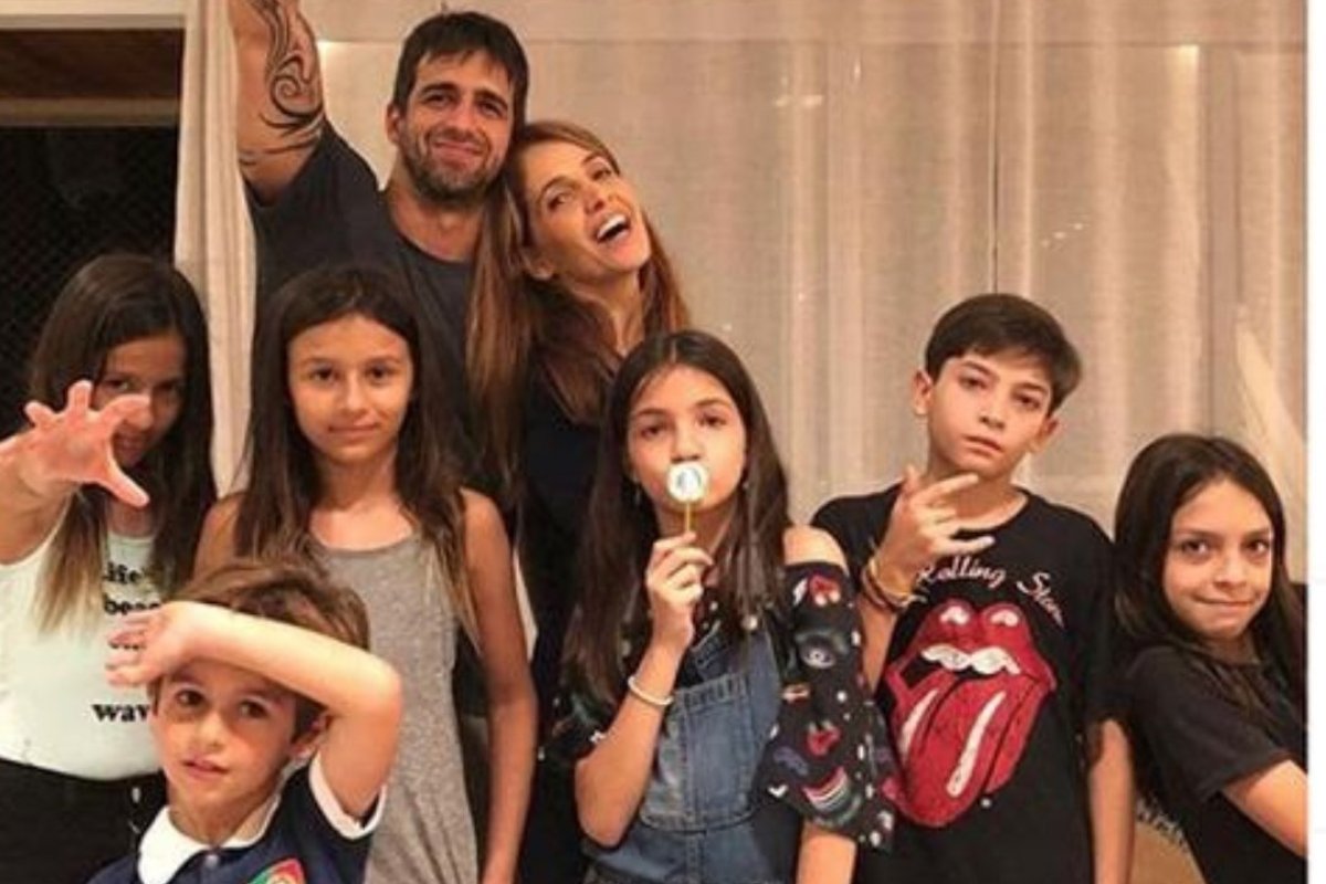 Fofurômetro! Poliana Abritta posta foto de sua nova família: são seis criança
