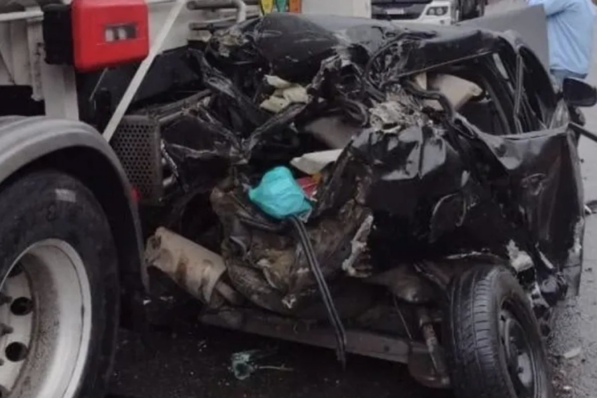 Cantor sofre grave acidente de carro na BR-101