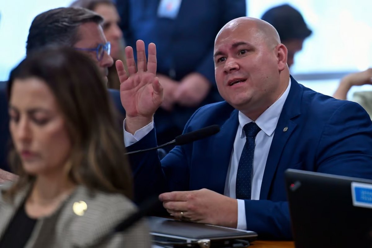 Vídeo: confusão causada por Abilio Brunini encerra sessão sobre Israel e Palestina