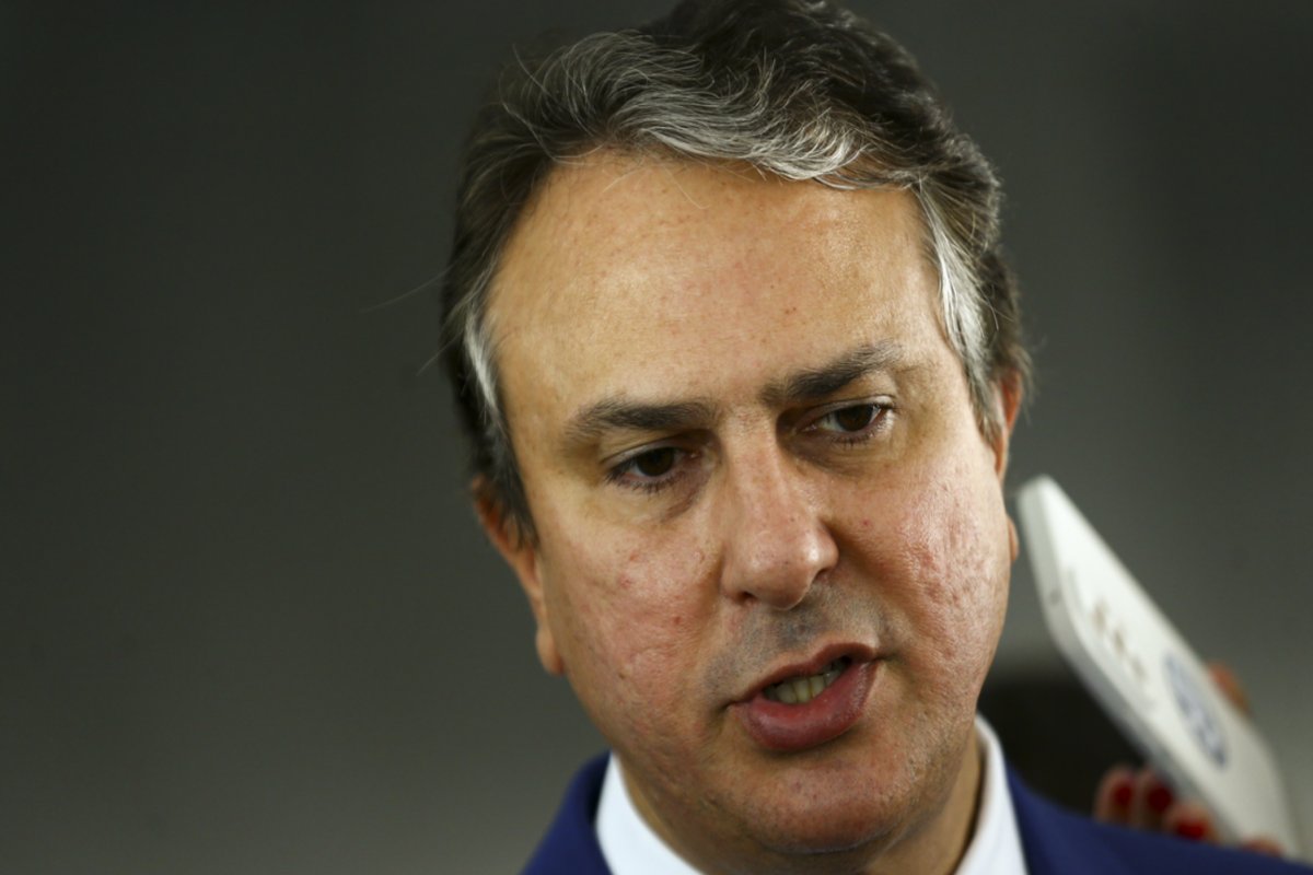 Ministro da Educação é convidado a explicar questões do Enem no Congresso