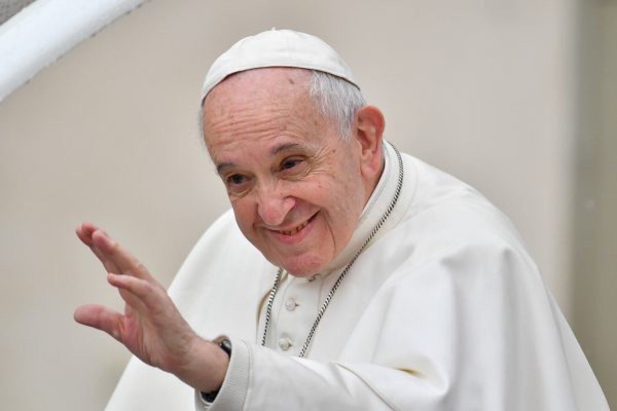 Pedido do Papa Francisco: "Na hora das refeições conversem em vez de usar celulares"