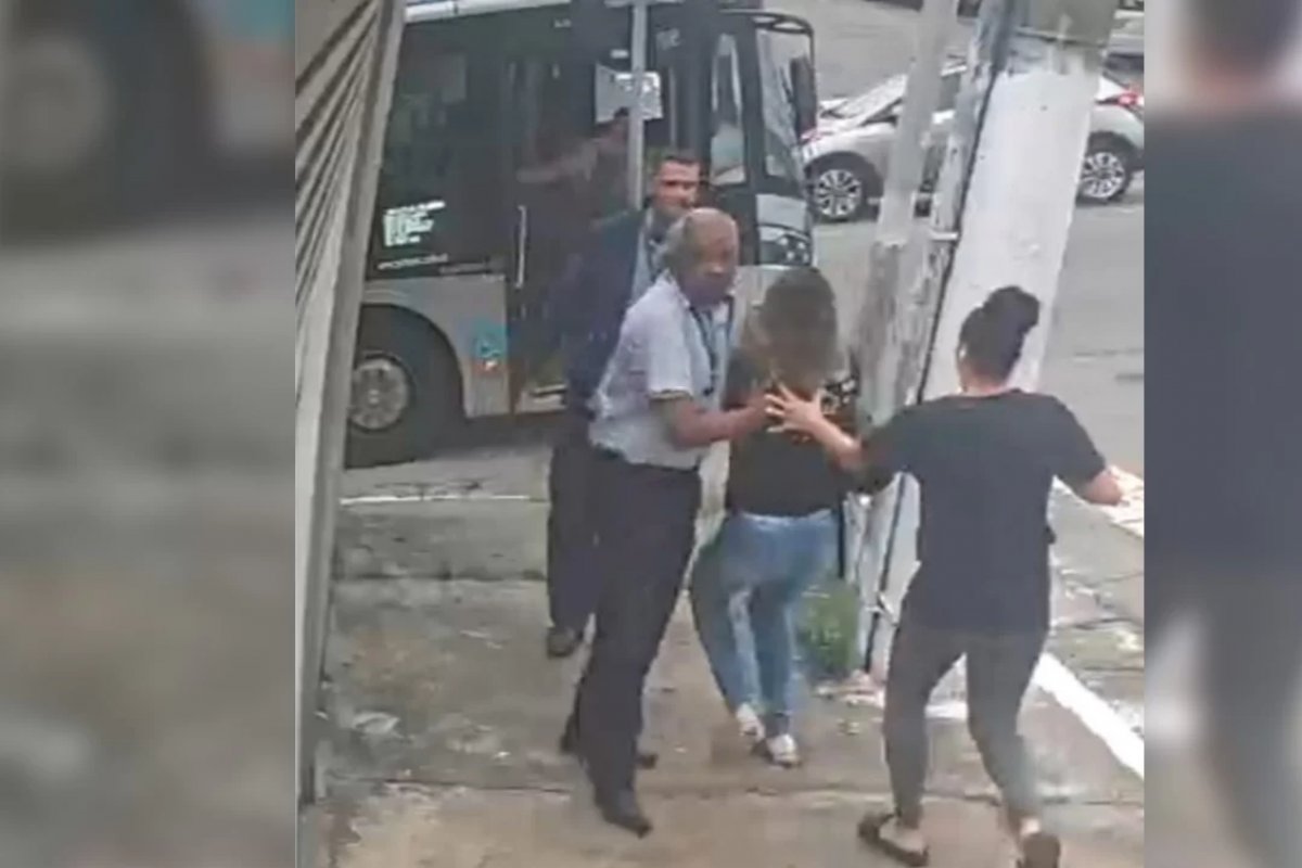 Vídeo: motorista e passageiros de ônibus salvam mulher de tentativa de estupro em São Paulo