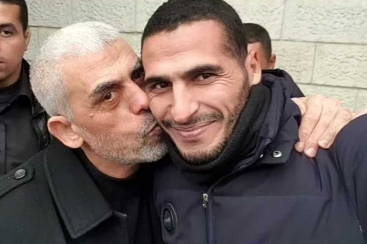 Imprensa corta vínculo com fotógrafo após selfie com líder do Hamas 