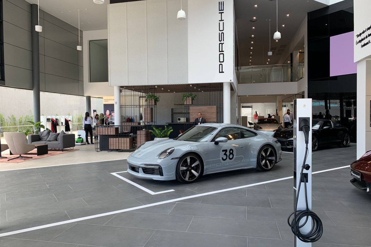 Porsche inaugura concessionária em Salvador 