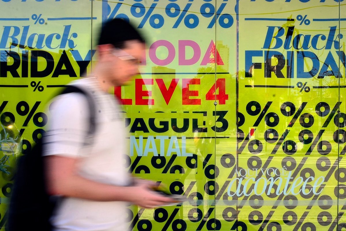 Bebidas alcoólicas e remédios sem prescrição estão entre os produtos mais procurados para a Black Friday
