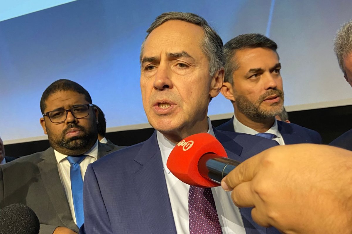Barroso comenta PEC que limita decisões do STF: ‘não colocaria no topo das prioridades’
