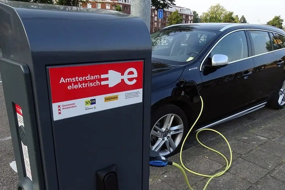 Governo volta a cobrar imposto de importação para veículos elétricos