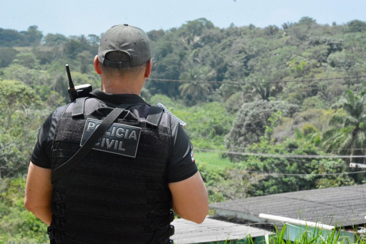 Homem suspeito de ameaçar mulher de morte é preso em Feira de Santana