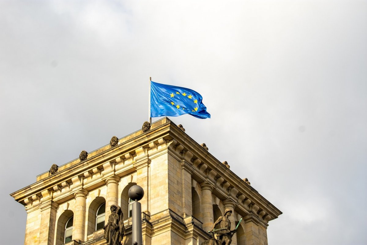 União Europeia promete ajuda substancial a novo fundo de danos climáticos