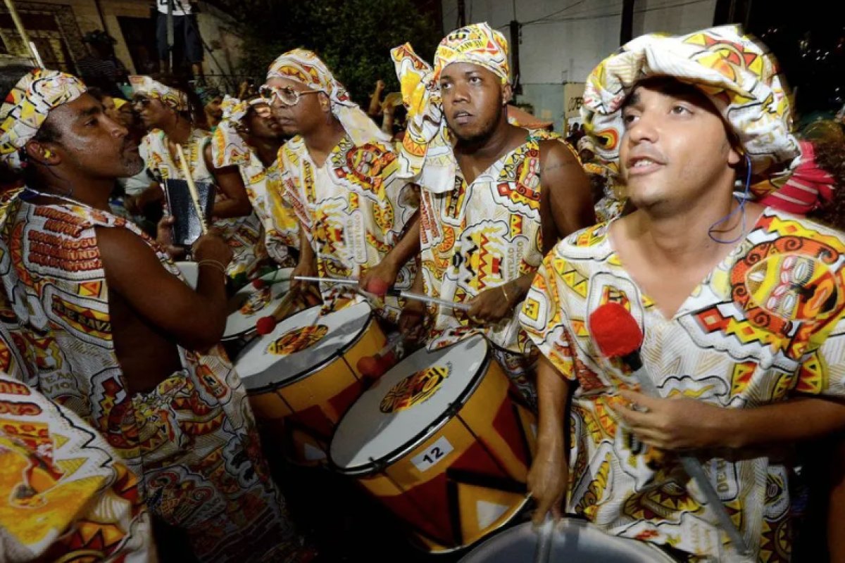 Desfile Salvador Capital Afro reúne blocos afro e afoxés no Centro de Salvador 