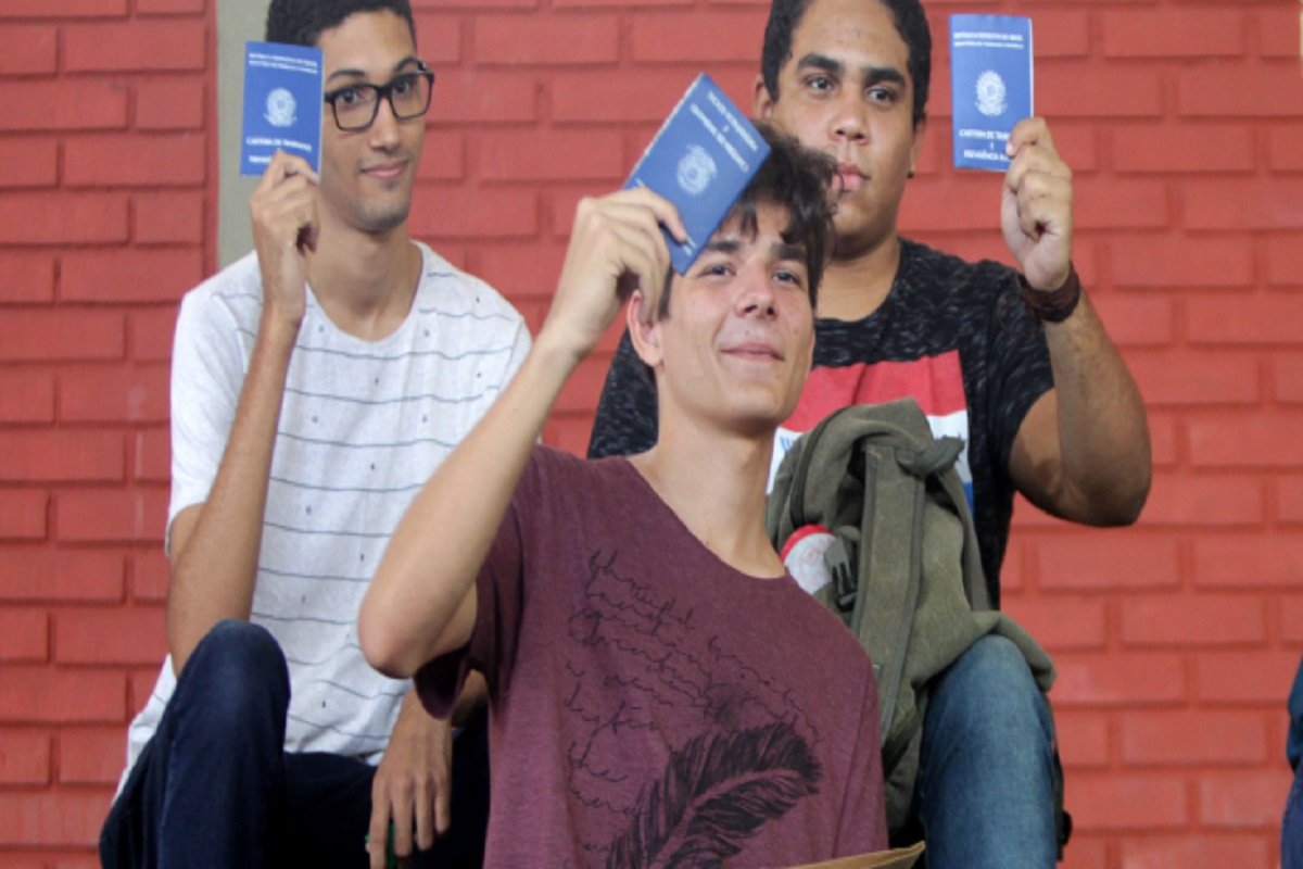Governo baiano convoca 2 mil jovens para contratação pelo Projeto Primeiro Emprego