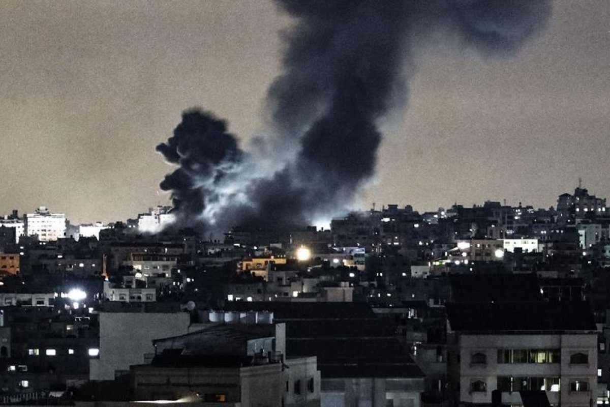 Israel retira corpo de mulher refém do Hamas de área próxima a hospital