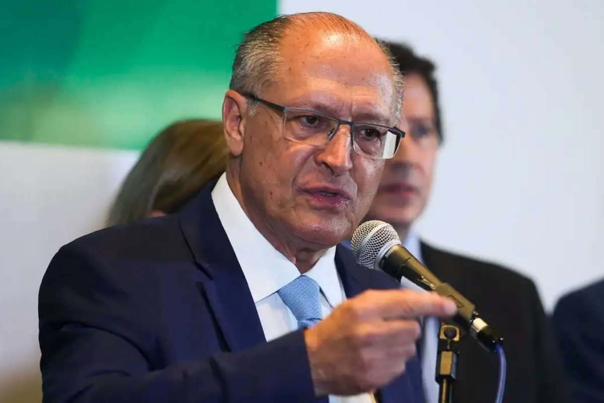 Parque industrial brasileiro está "envelhecido", comenta Geraldo Alckmin