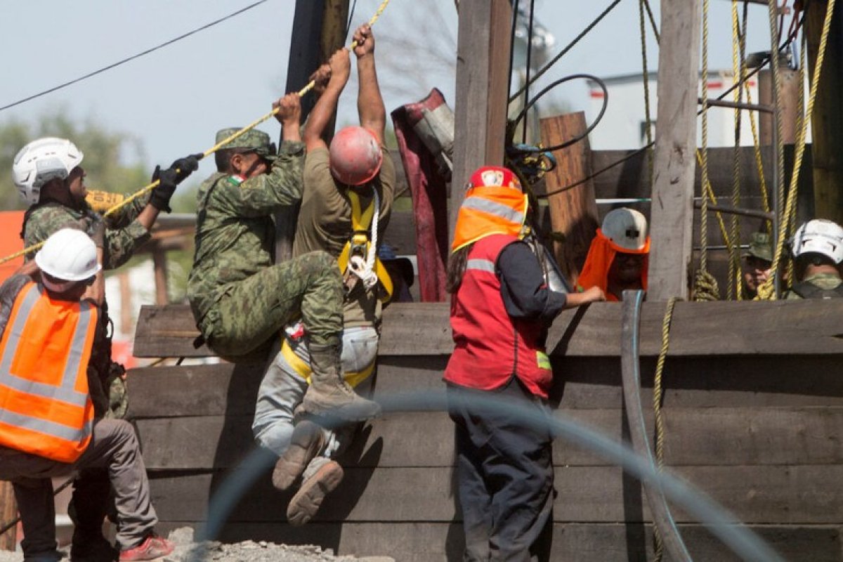 Resgate de trabalhadores presos em mina na Índia pode demorar mais 48 horas 