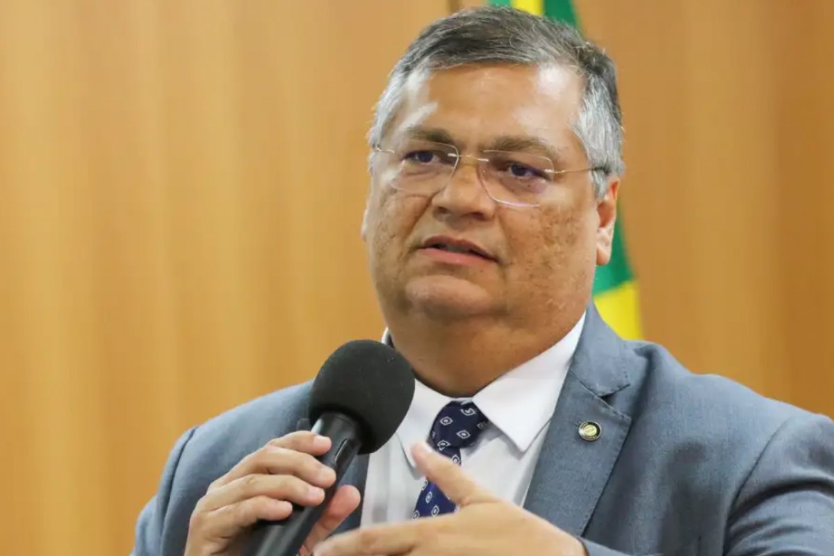 Deputados da oposição convocam Dino para prestar esclarecimentos sobre questões de segurança pública