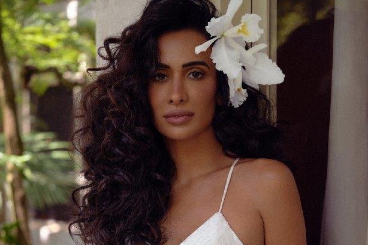 Silvia Braz estrela nova campanha de Resort 24 da Tufi Duek! 