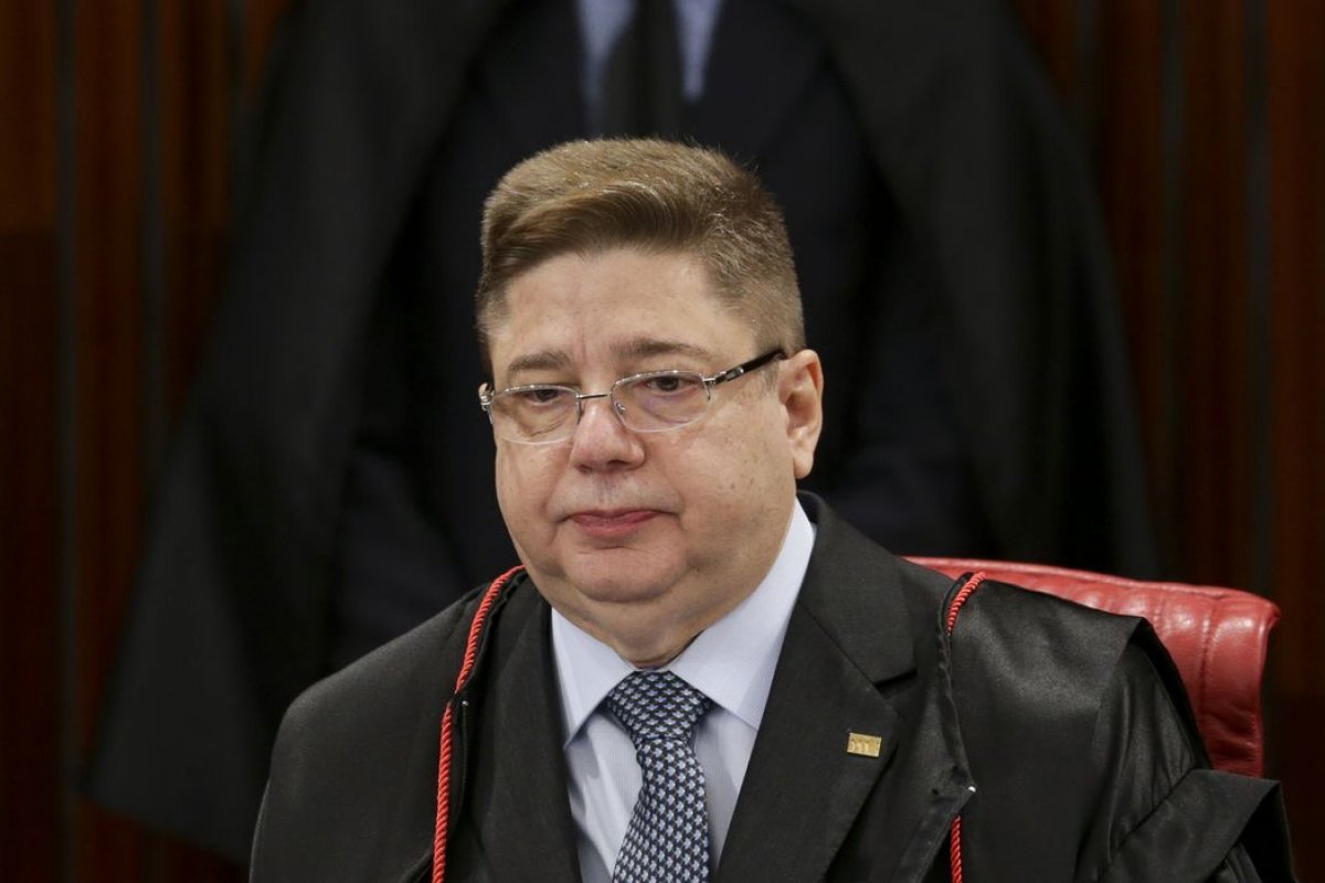 Ministro Raul Araújo toma posse como novo corregedor-geral Eleitoral