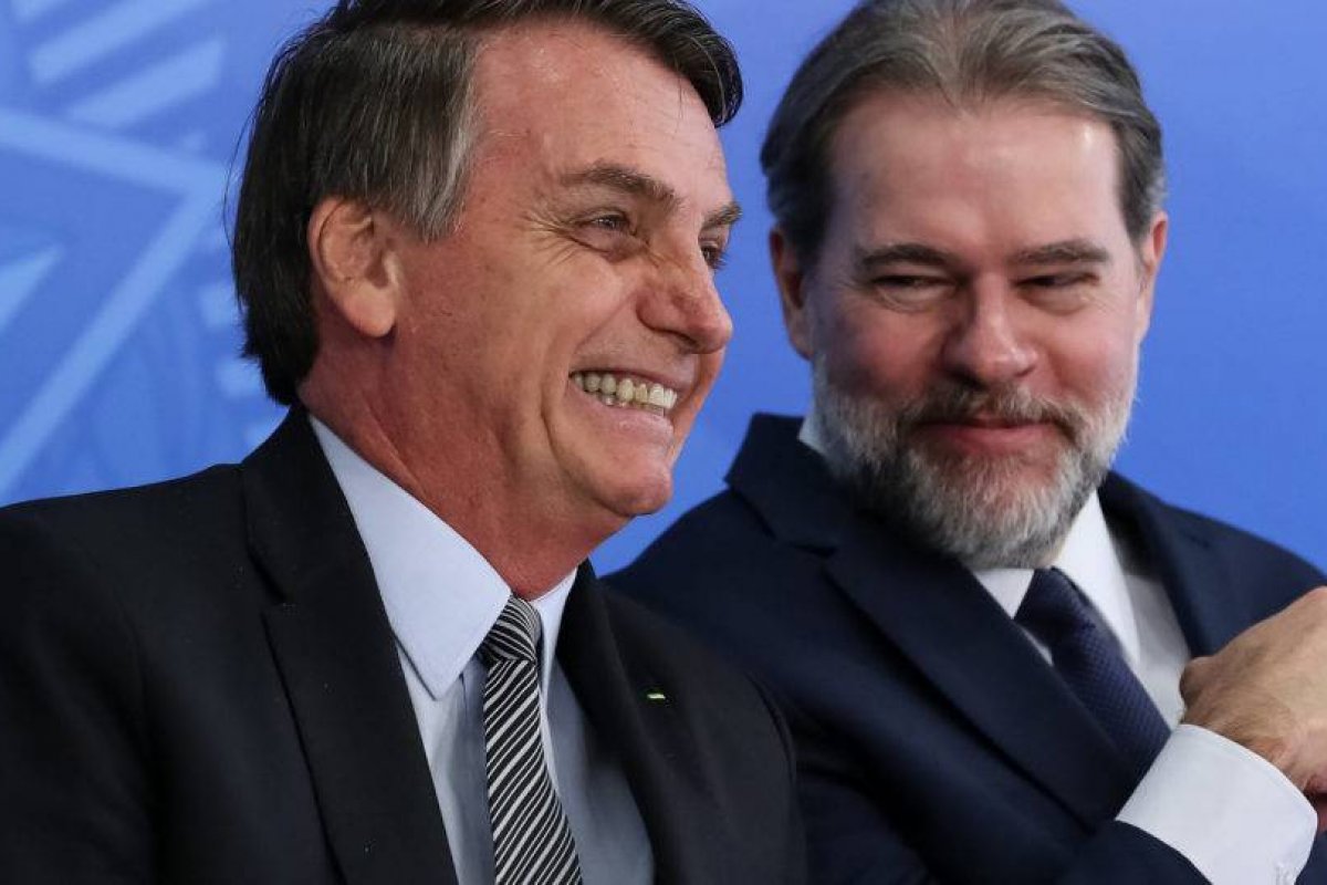 Toffoli aconselhou Bolsonaro a deixar o país após eleição de 2022, revela livro