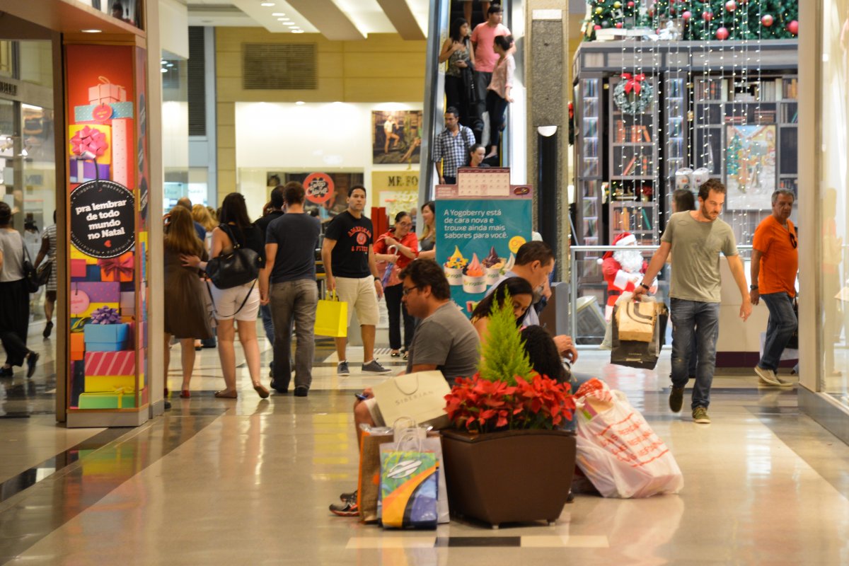Consumidores podem aproveitar descontos da Black Friday na tradicional Cyber Monday