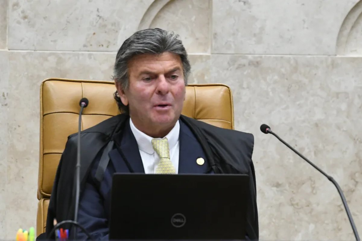 Ministro Fux autoriza pagamento de precatórios até 2026 sem infringir regras fiscais