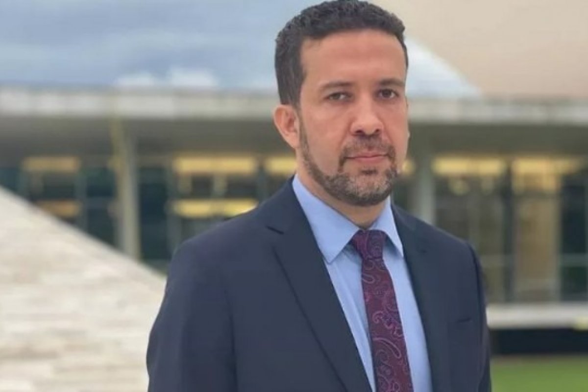 Rachadinha: André Janones solicita salário de assessores para pagar despesas pessoais 