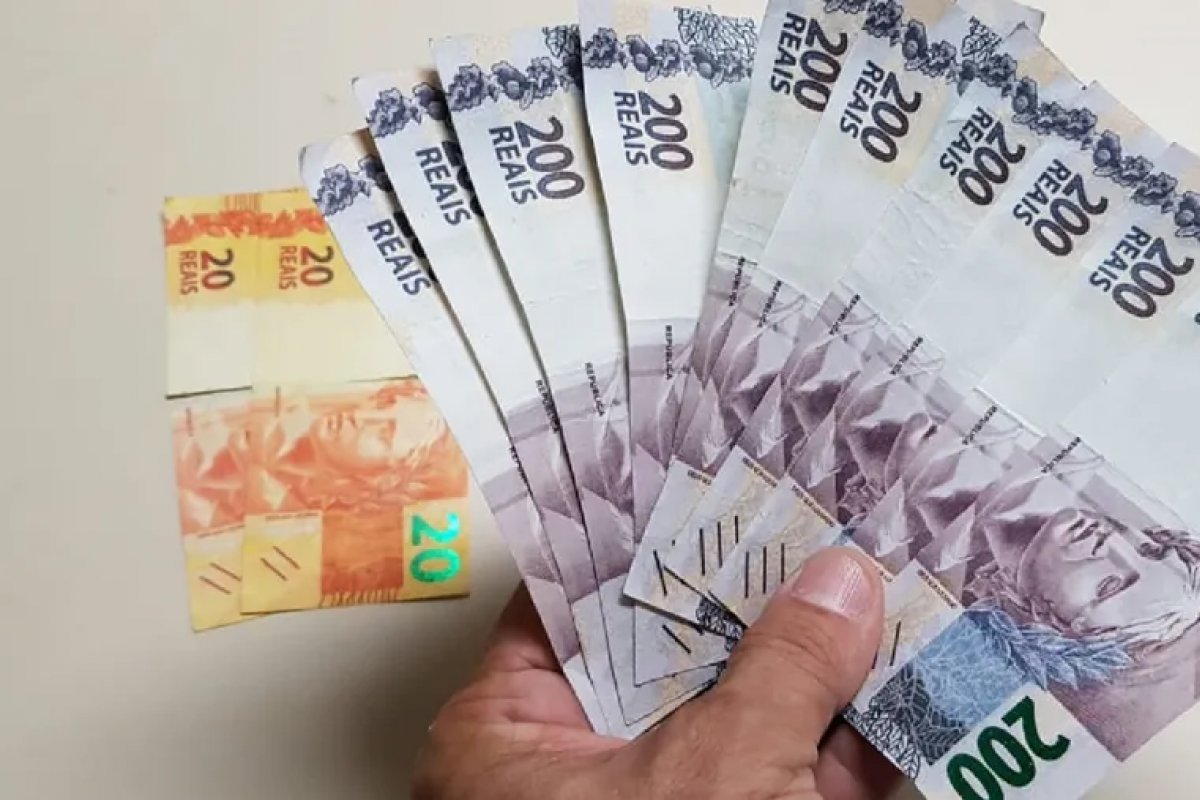 Dinheiro preocupa brasileiros mais do que saúde, trabalho e família, aponta pesquisa 