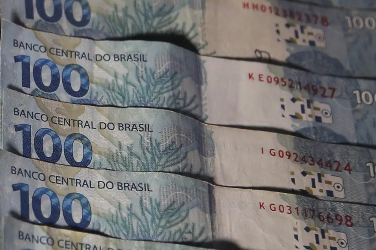 Após quatro meses de queda, arrecadação federal registra leve alta em outubro