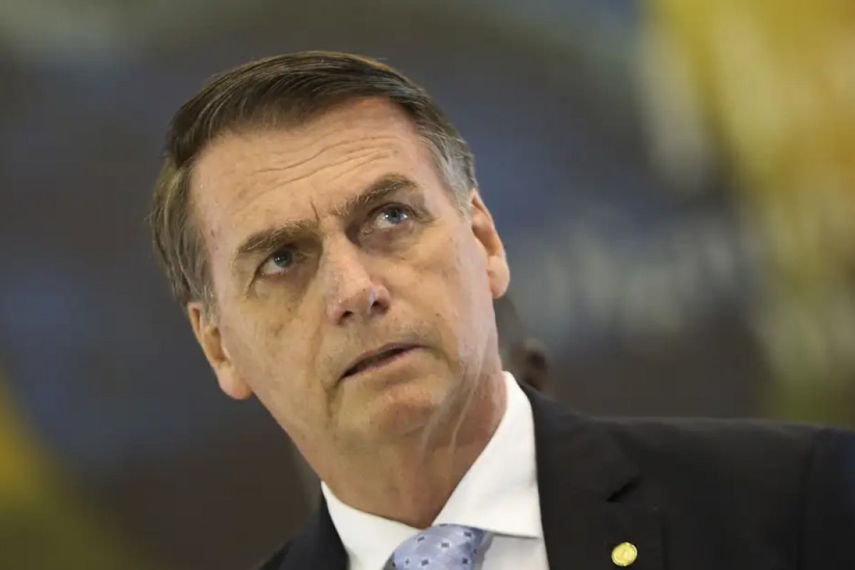 Segunda Turma do STF mantém multa do TSE a Bolsonaro por reunião com embaixadores