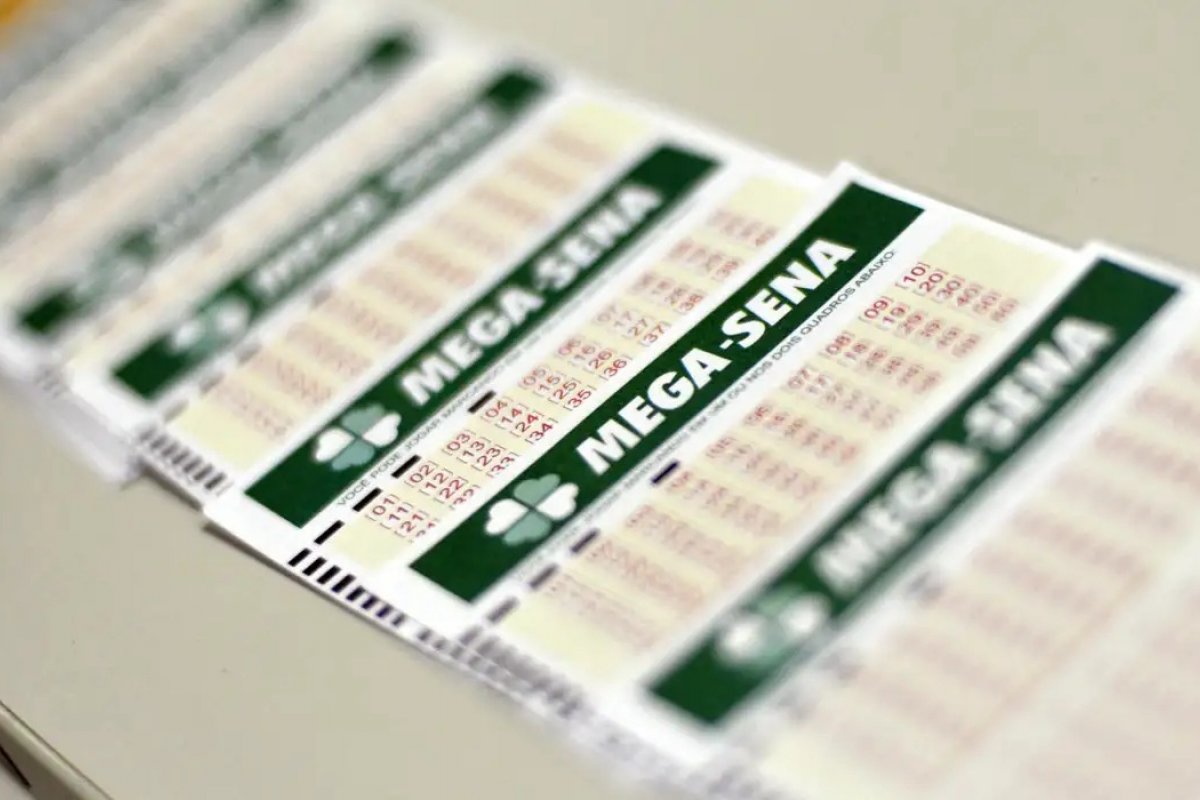 Mega-Sena pode pagar até R$ 32 milhões no sorteio desta terça-feira (28)