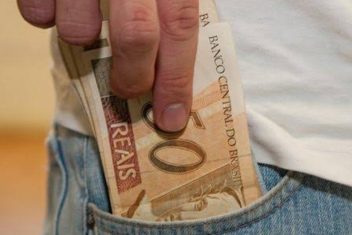 Brasileiros tem como meta financeira guardar dinheiro em 2020, diz pesquisa